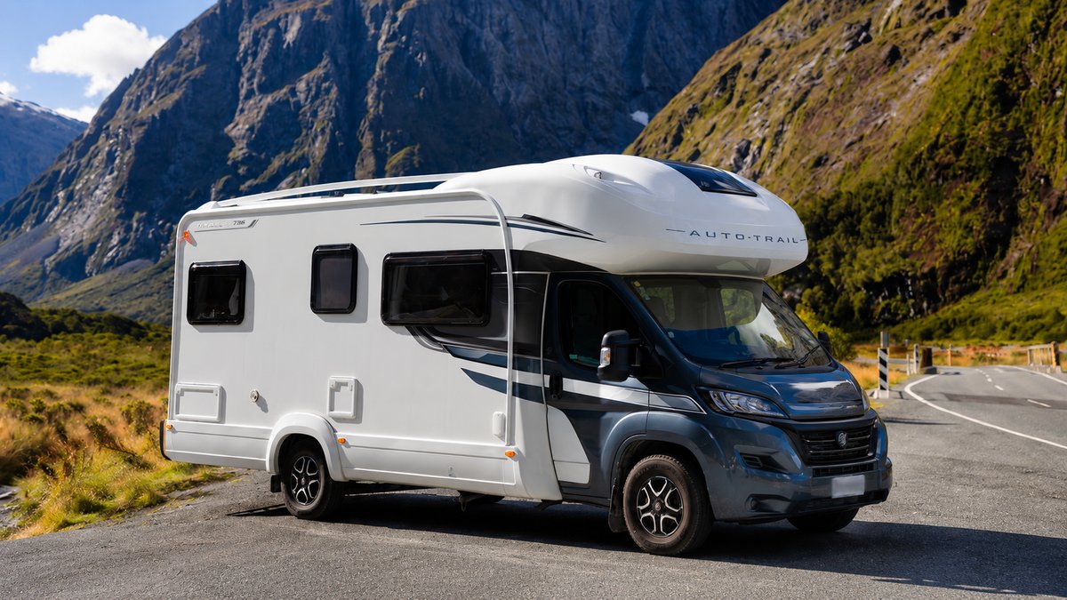 Motorhome parked on a New Zealand mountain road